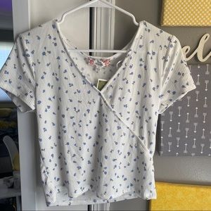 White Floral Crop Top, V neck, short sleeve, knit, large, Pink Rose from ROSS